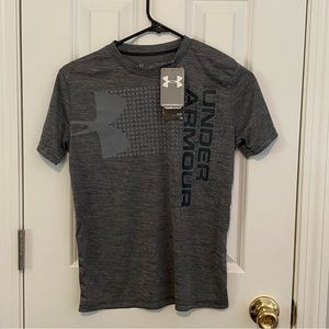 Under Armor gray Heatgear t-shirt. Boys Youth large new with tags